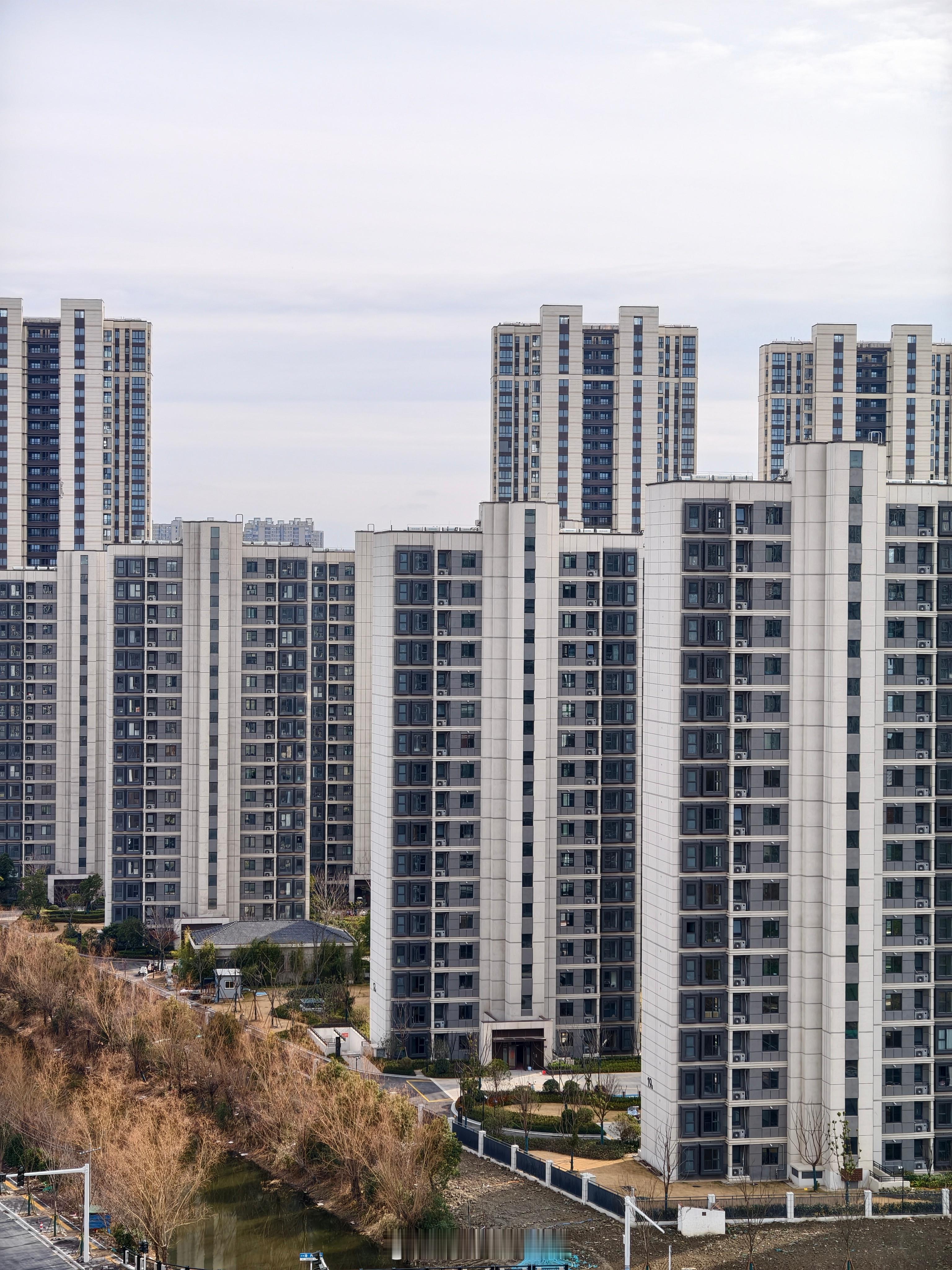 大回暖来了气温跳跃式起飞下周开始温度就升到十几度了，这几天温度都还可以，早晚比较