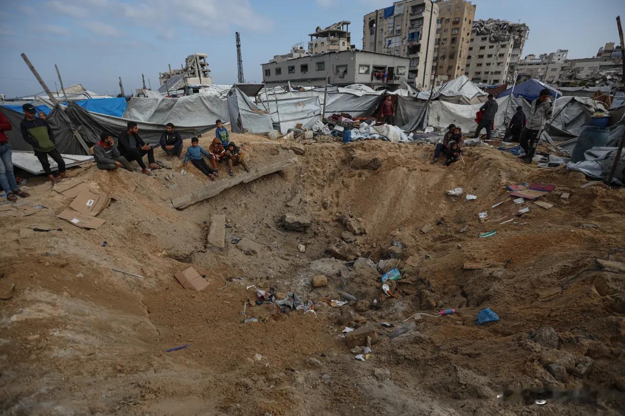 据以色列媒体报道，当地时间当天上午，平静的以色列北部什卢霍特地区突然被数枚火箭弹