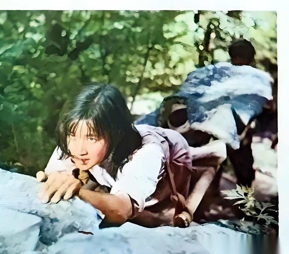 刘晓庆当年因为电影《小花》里的何翠姑一角一炮打响。何翠姑其实才是真实的小花，何翠