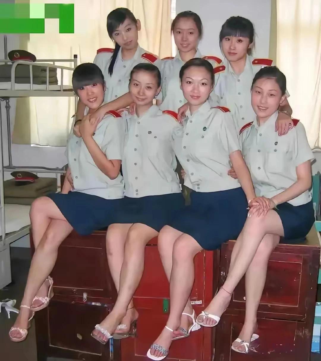 有人说她们不是军人，其实是错误的，这其是军校女学员，是有军籍的，是一群真正的军人