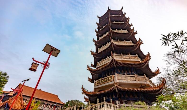 荆州章华寺真相！不是楚灵王章华台，竟是改名的豫章台
很多荆州人逛章华寺，都以为它