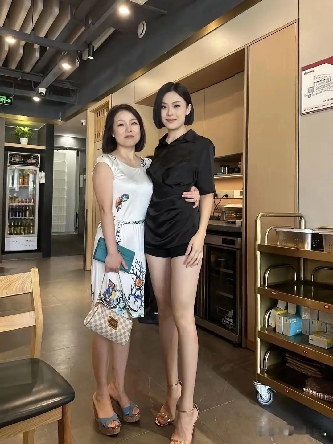 如果给你一个选择，让你选一个做媳妇，你会选哪个[笑哭]【@头条逗趣小鲁班】