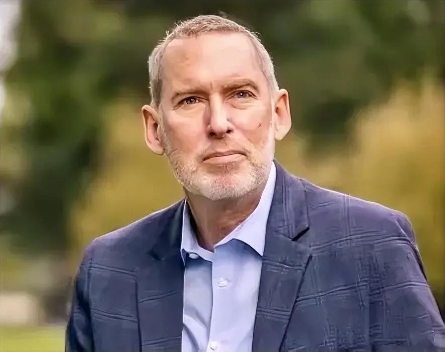 他是美国顶尖肺癌专家D. Ross Camidge教授，但自己也是晚期肺癌患者，