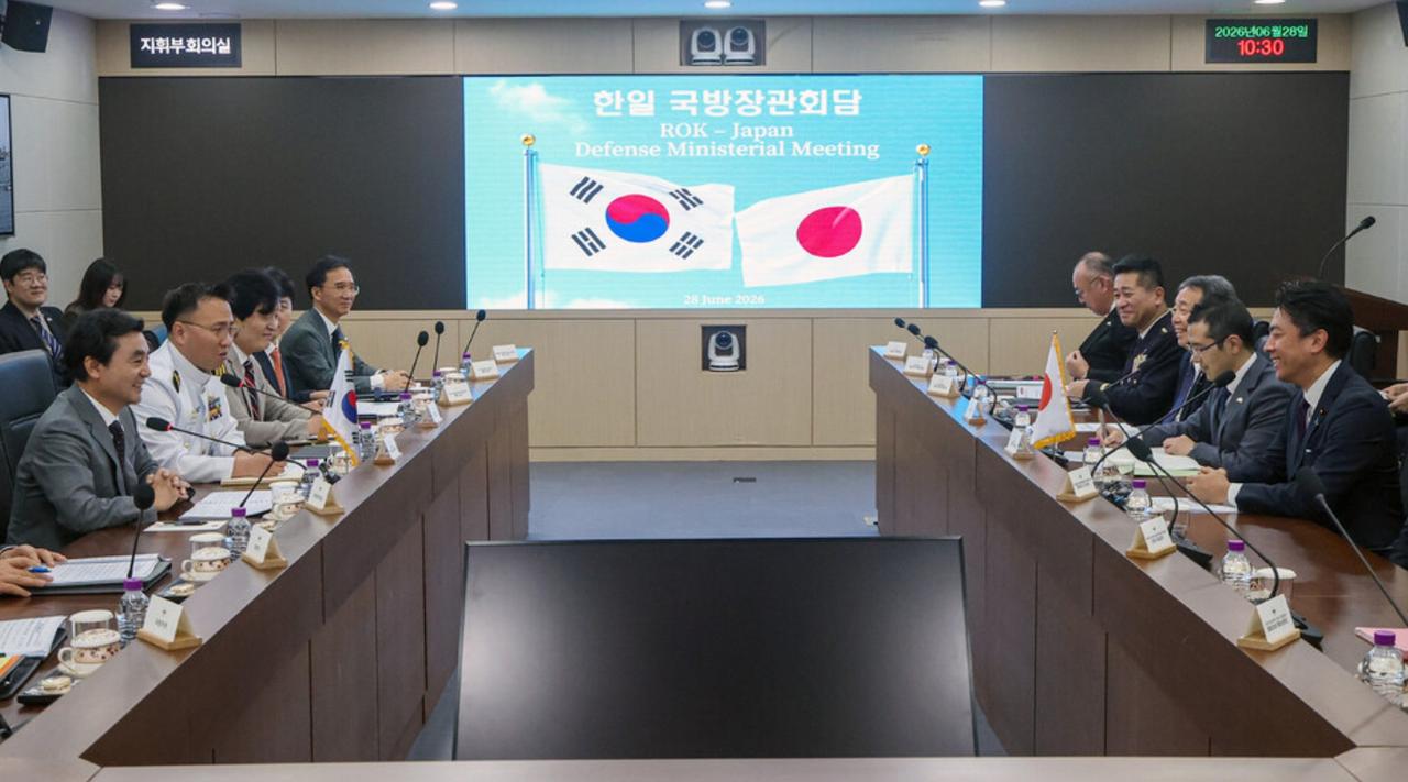 【日韩防长举行时隔23年的年内相互访问对方国家的会谈，确认在防卫装备、技术合作和
