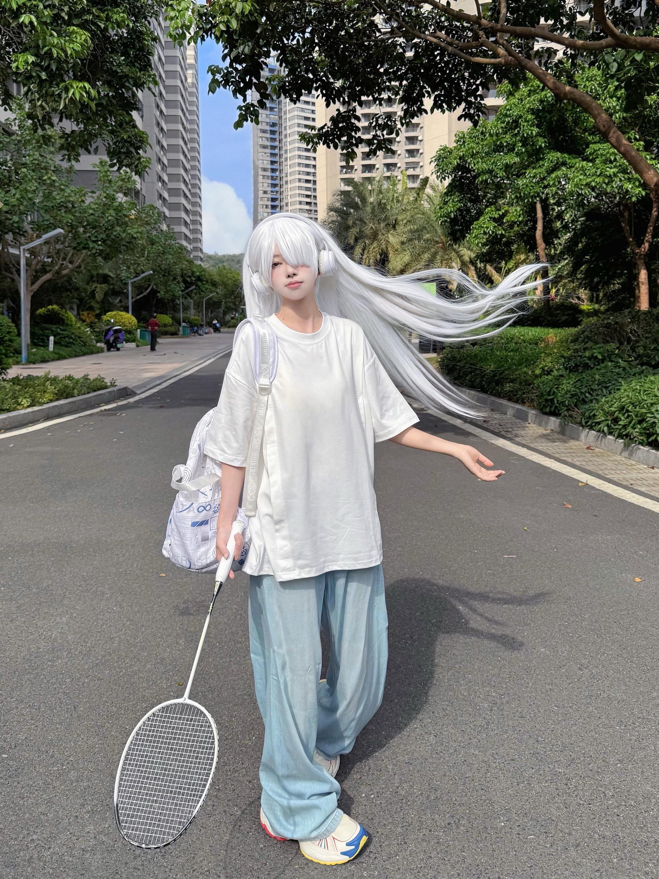 白色系。