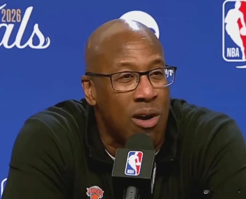 好家伙，詹乔科库，流量真是拉满了！
迈克布朗接受ESPN采访时，与评论员史蒂芬A