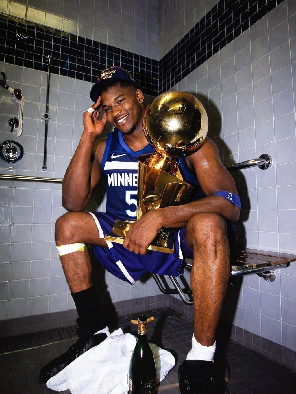 篮天下 华子梦想成真！感谢AI！Images via cole 中国男篮险胜中国