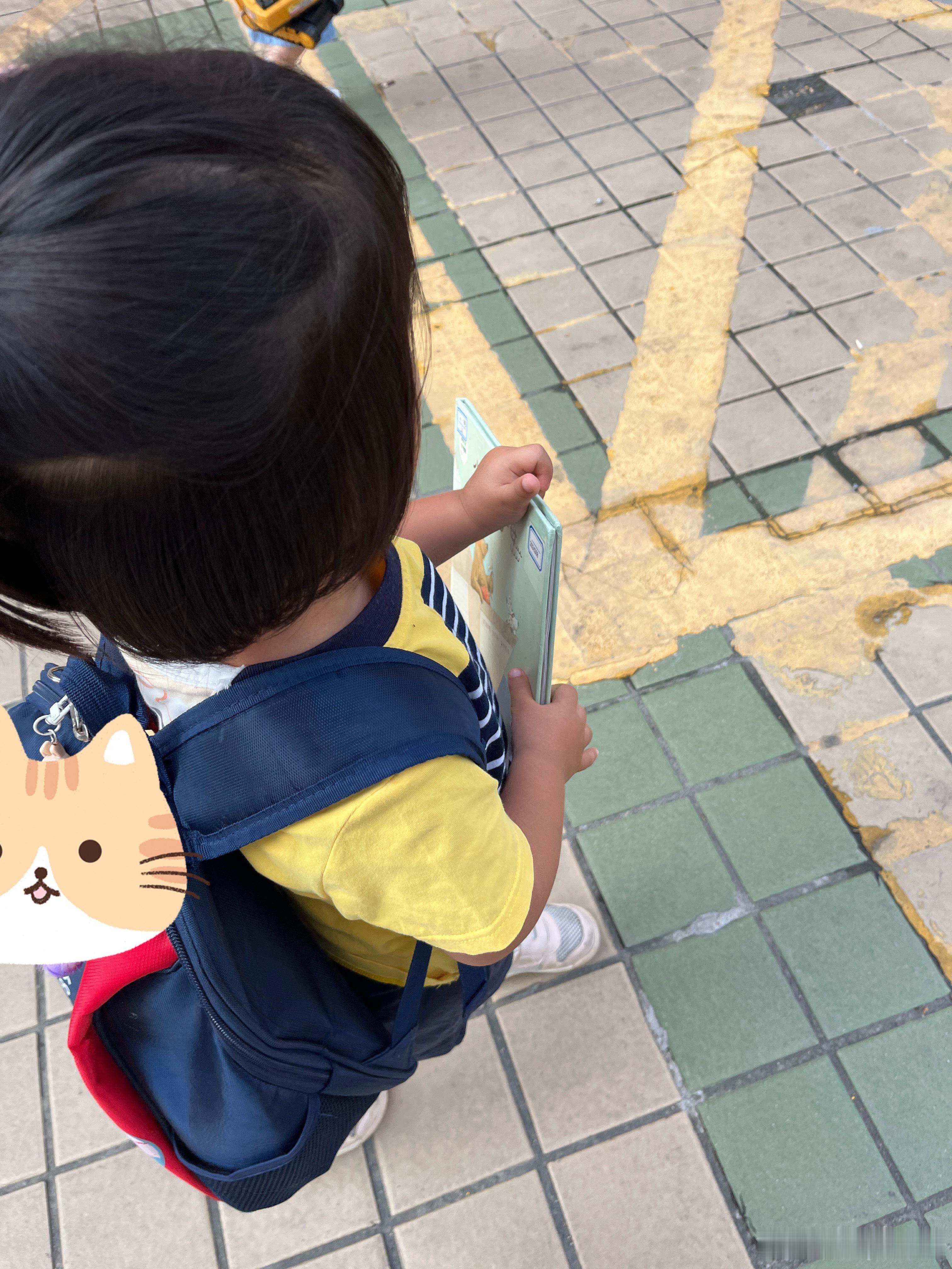 今天是开心的，可是来的路上，走得急，摔了一跤，瞬间心情不美丽，赶紧好好安慰。李荣