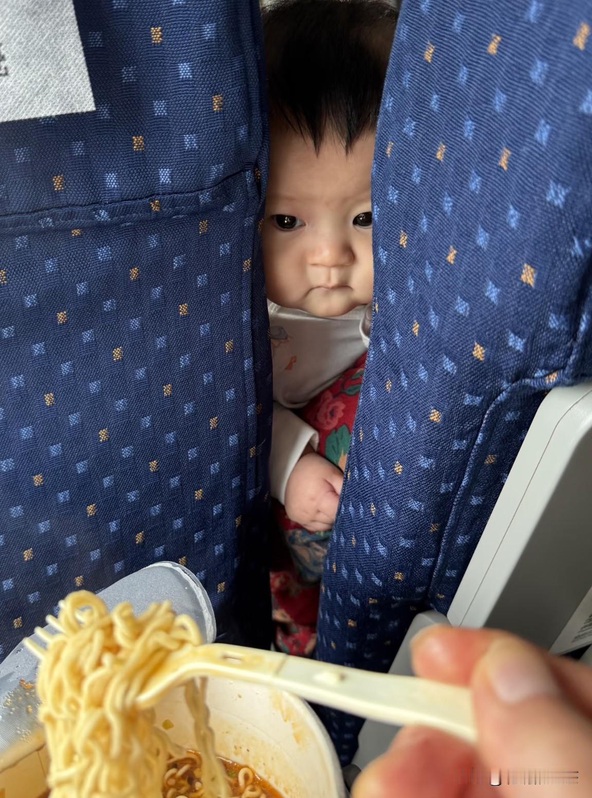 好宝啊！馋成这样都不哭……