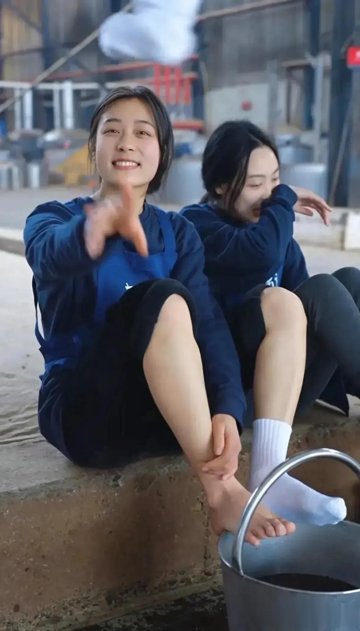 你喝的茅台就是我踩出来的[耶]