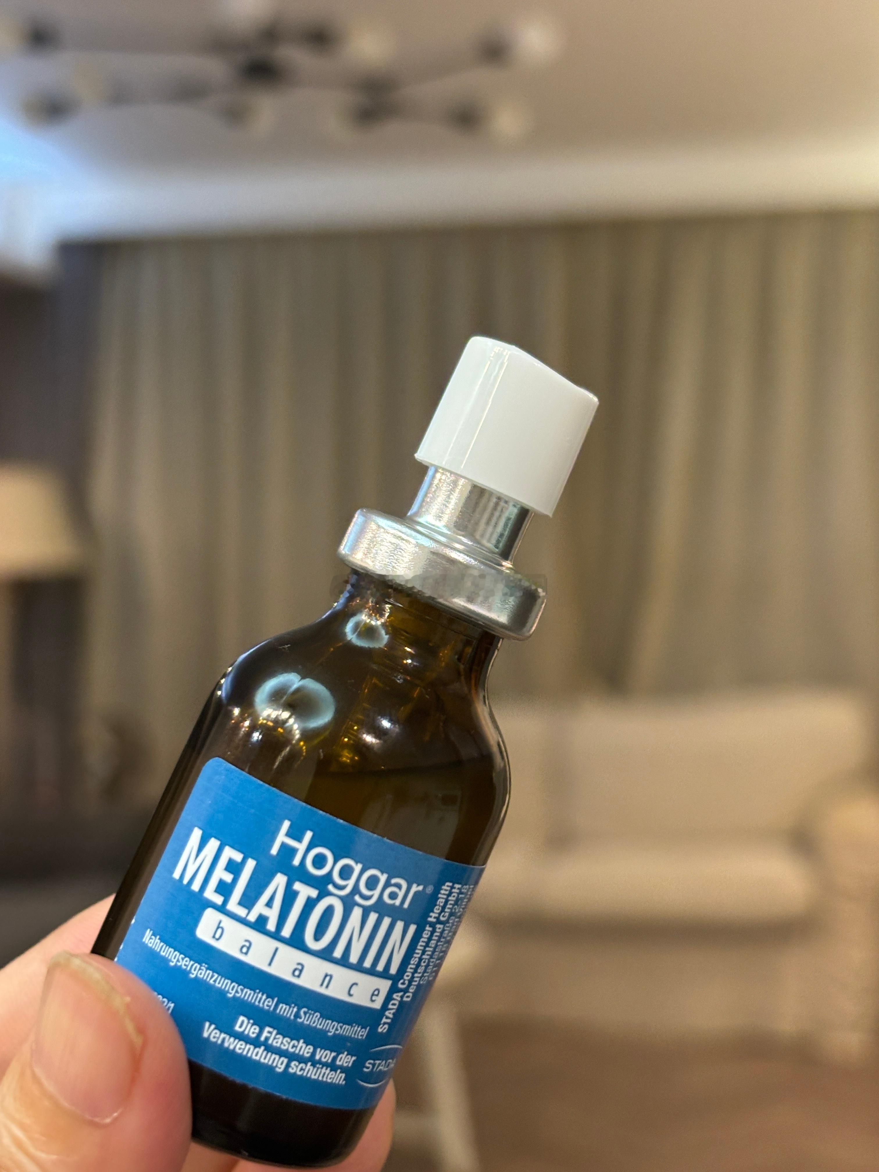 嘿嘿，睡眠喷雾。睡不着觉，嘴里喷一下。褪黑素通过口腔黏膜，进入大脑，提高人体的褪