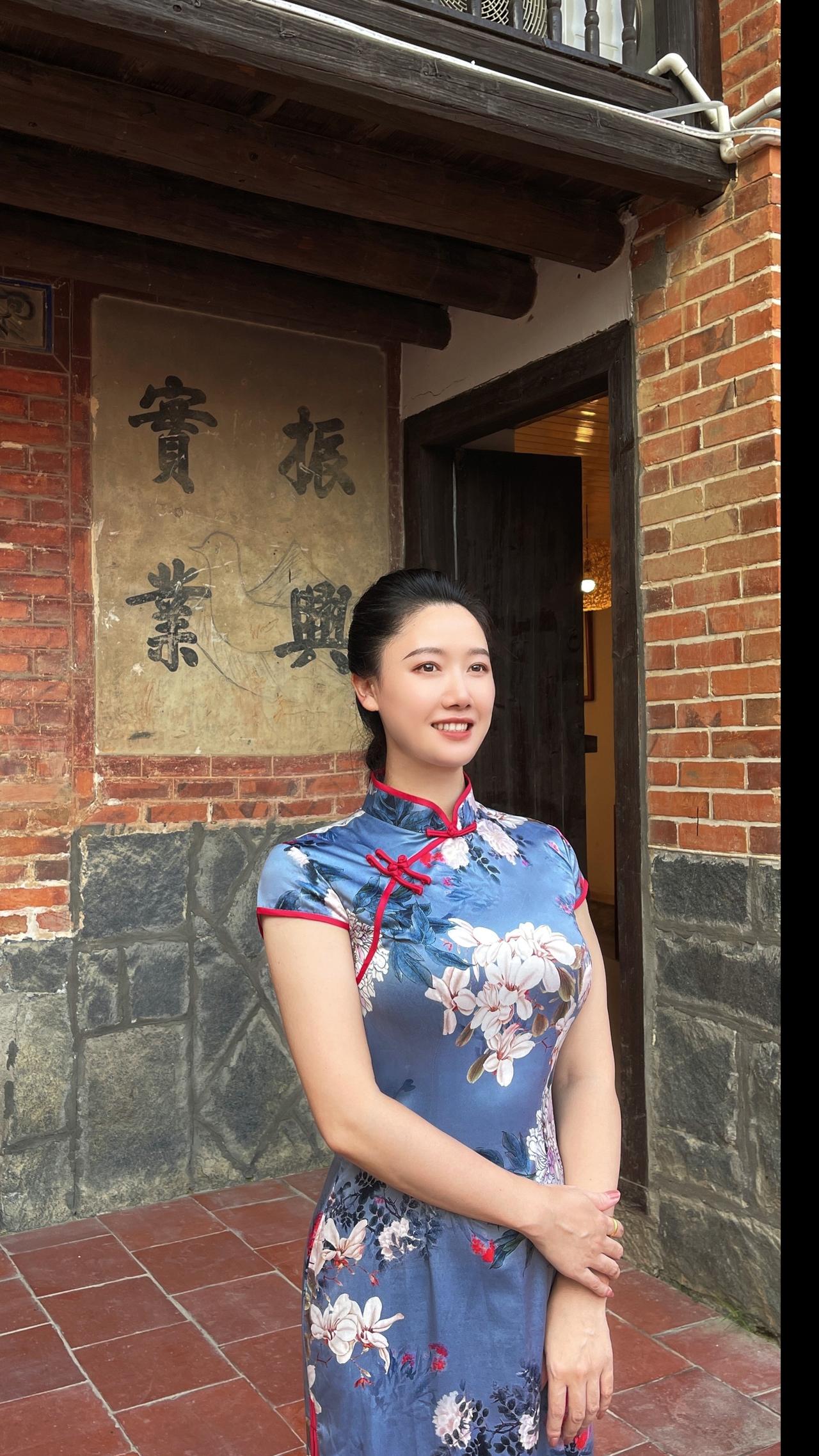 爱惜芳心莫轻吐，且教桃李闹春风
旗袍 原创视频 优雅气质 国风古韵