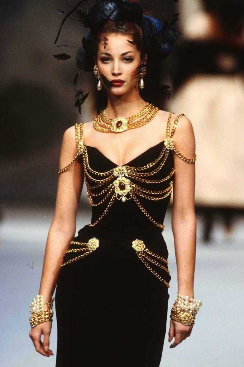 【来自投稿】1992年香奈儿秀场上的Christy turlington 