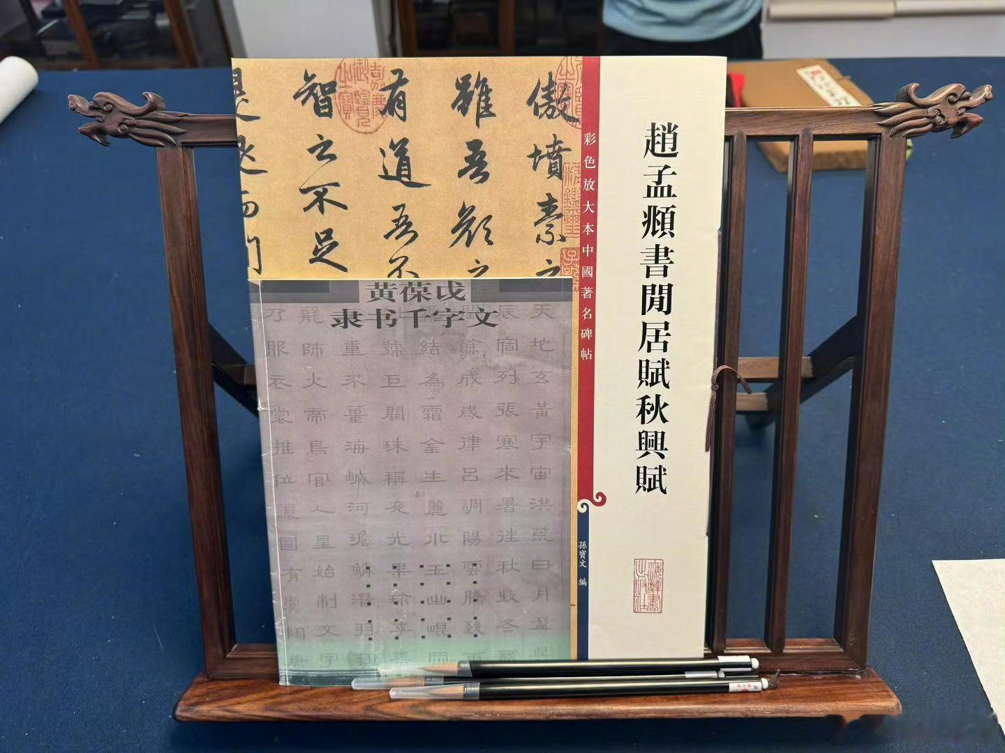 孙俪开始练行草了原来孙俪已经无数次抄写心经夯实书法了，现在尝试灵动洒脱的行草，循