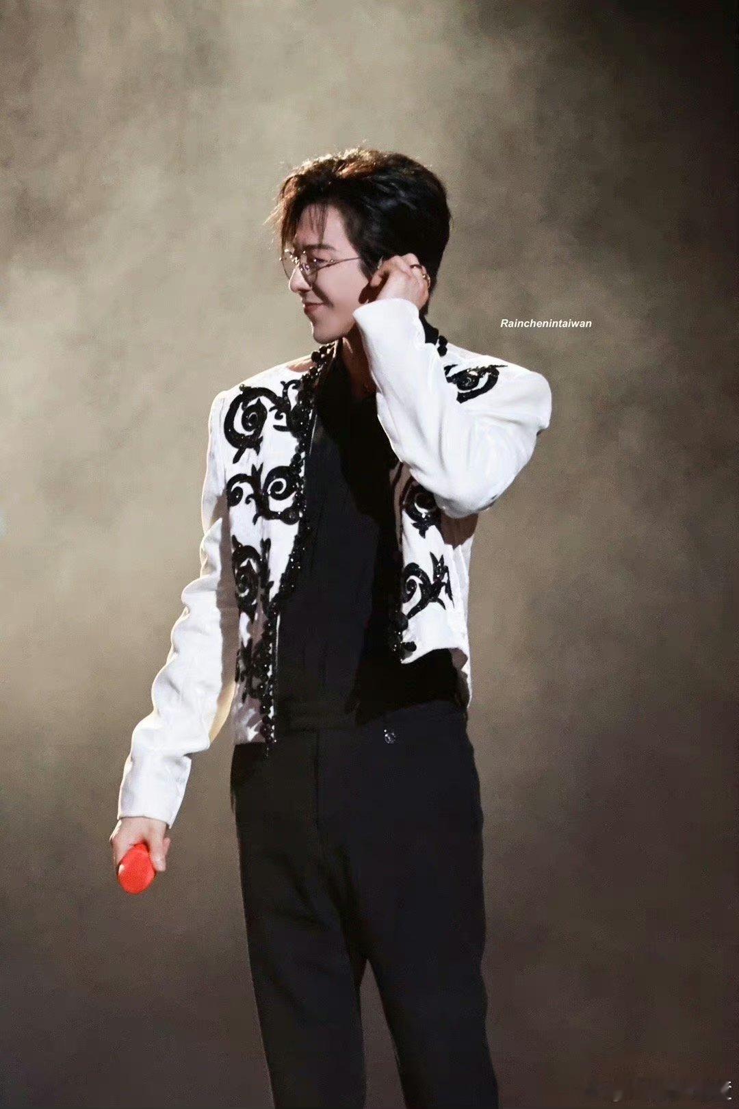 #我们的歌首期预告片#这也真是太会玩了，我们的歌首期预告片竟然是以开盲盒的形式开