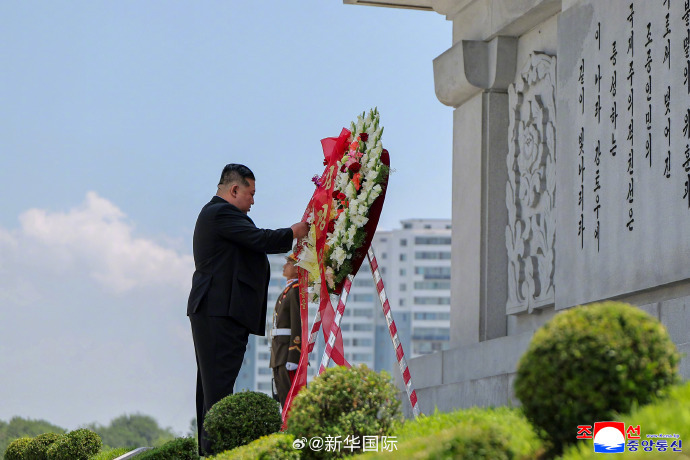 【金正恩：永志不忘】#金正恩向中朝友谊塔敬献花圈##金正恩说永志不忘中国人民志愿