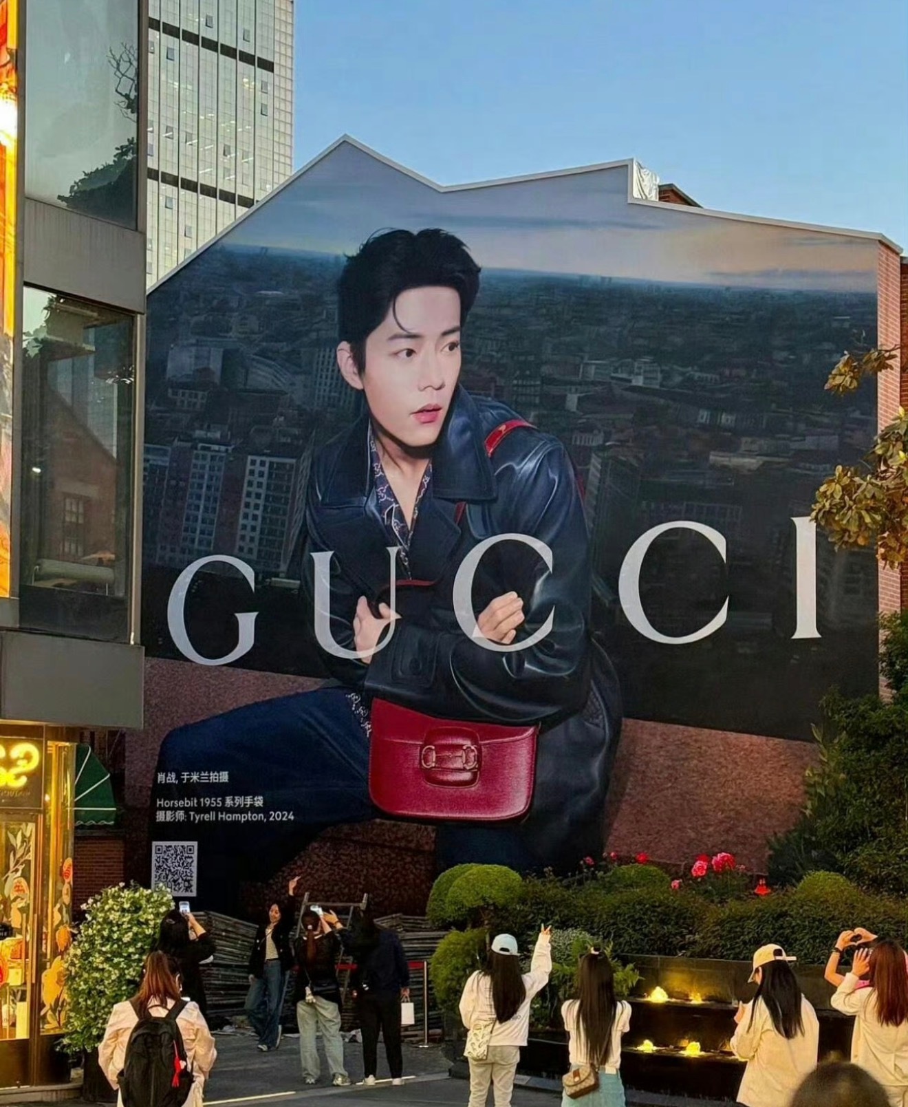 肖战世界名画3.0又来喽肖战出镜GUCCI全球代言人的最新成衣广告，上海丰盛里G