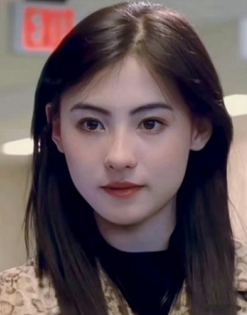 眉毛的重要性：        张柏芝当年为了拍无极，张柏芝剃了原生眉，化了这种眉
