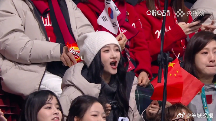 【#关晓彤现场观战为中国队加油呐喊#】米兰冬奥会短道速滑项目将于当地时间2月10