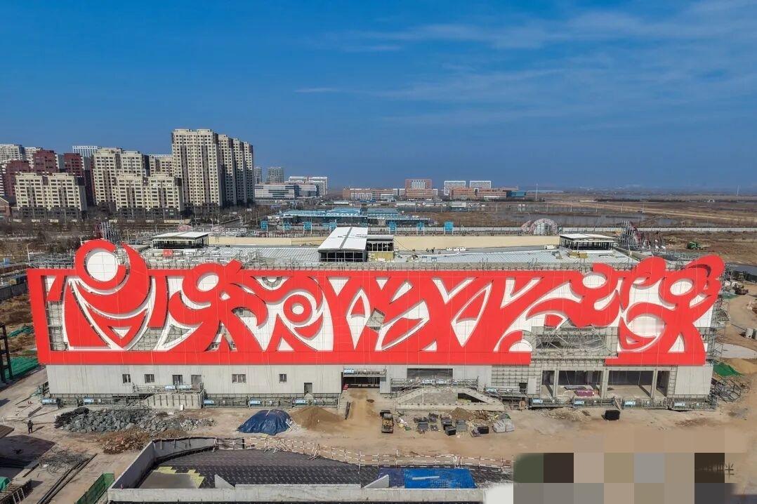 春日生活打卡季青岛胶州上合示范区“丝路千古情”项目主体完工，正在进行内外装修，预