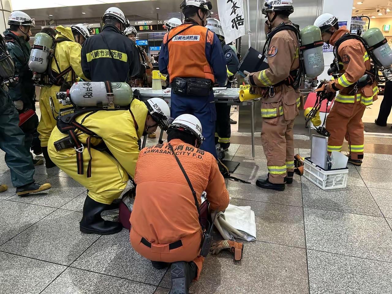 日本又出事了！

5月10日傍晚，JR东海道线列车内突现神秘喷雾，列车紧急停靠川