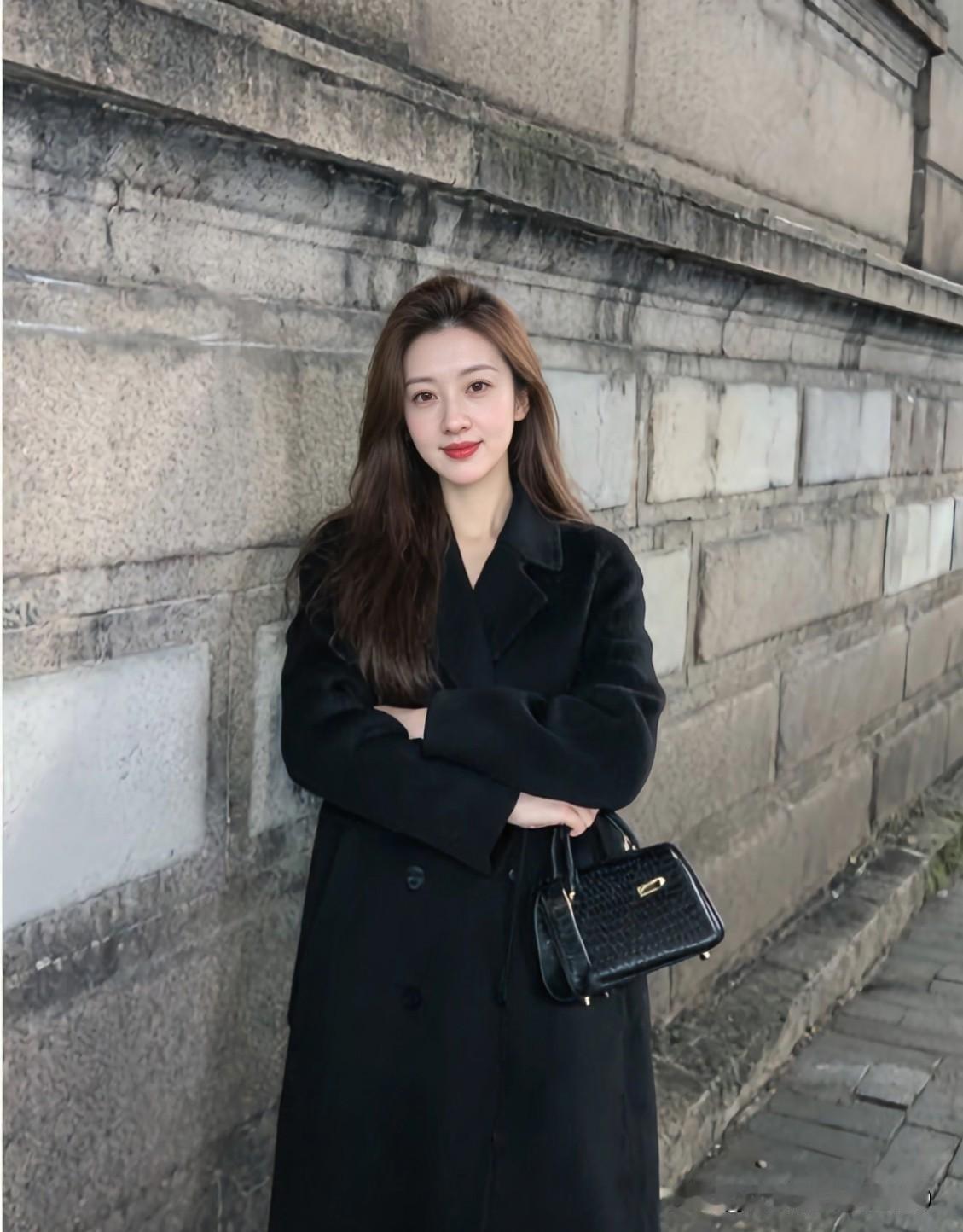 这世间感情，
就像食物有保质期，
没有永远不变。
没人能打包票身边人不会变心。