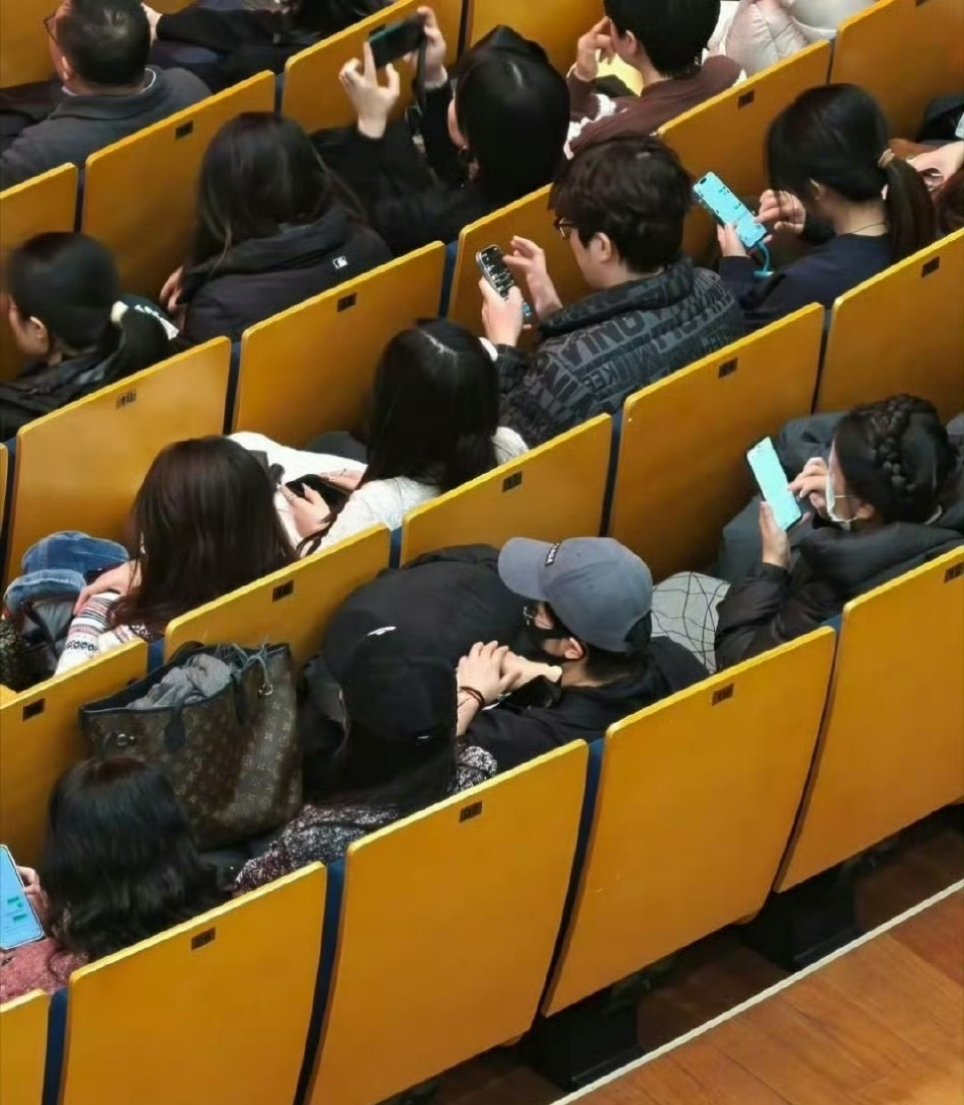 陈丽君看陈昊宇话剧陈丽君看了陈昊宇话剧陈丽君看陈昊宇话剧 