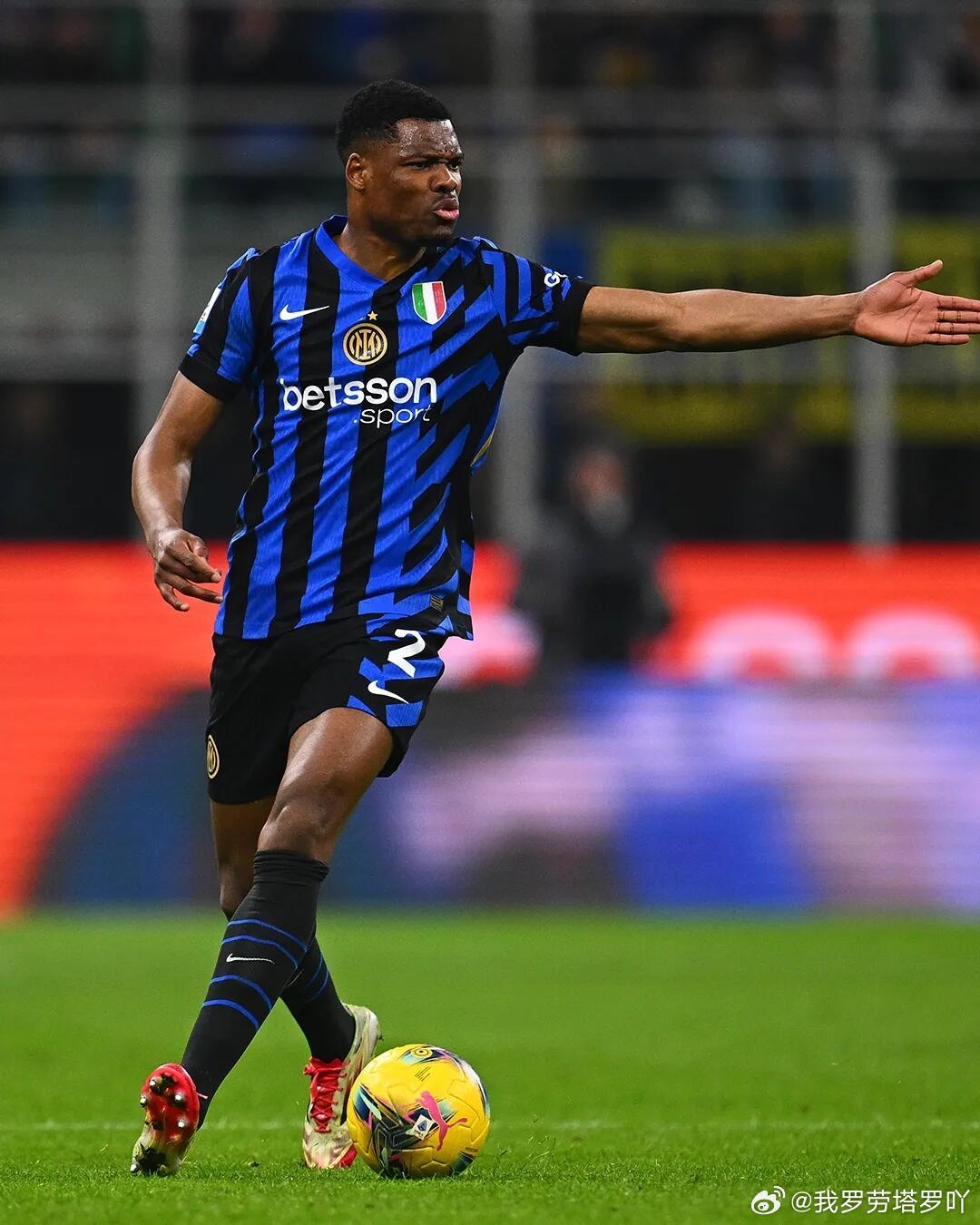 国际米兰  因为一张手幅，我爱上了一整个蓝黑💙国米足球壁纸！ 