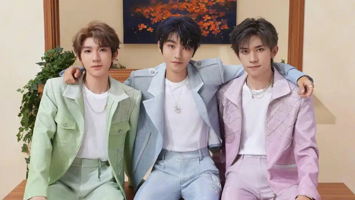 TFBOYS的团粉就像是拉郎的 CP粉，绝大多数喜欢自作多情没糖硬磕，TFBOY
