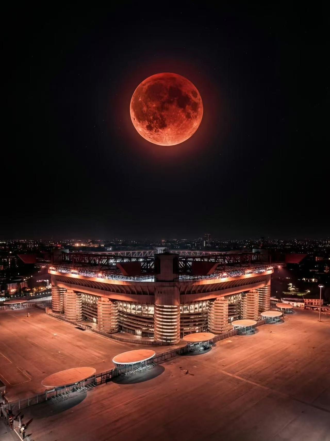 阳光照耀圣西罗！
米兰1比0战胜国米，取得赛季双杀。虽然这个赛季的意甲冠军大概率