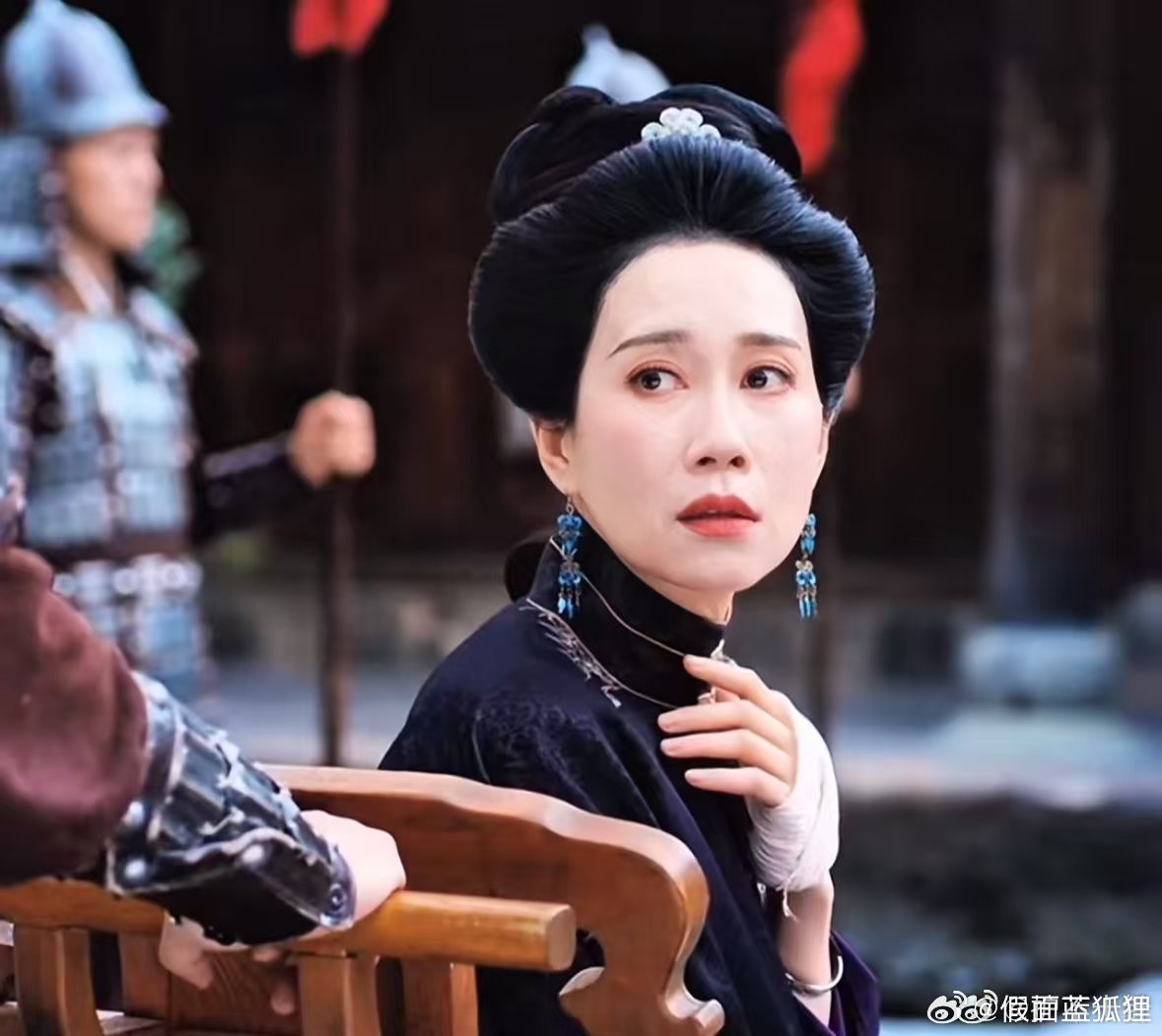 温峥嵘初舞台还原雁回时造型温峥嵘唱了谁的意难平乘风舞台上温峥嵘神还原雁回时造型，