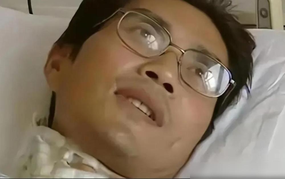 山东一男子尿毒症晚期，哥哥姐姐共5个，没1人理他，只好躺在医院等死。

说真的活