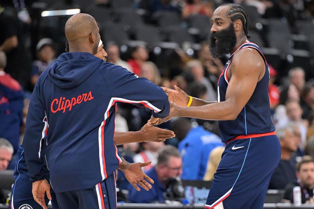 哈登：老炮，你不是快船的传奇人物吗？还急着深夜赶你回家？快船这操作太不地道了。