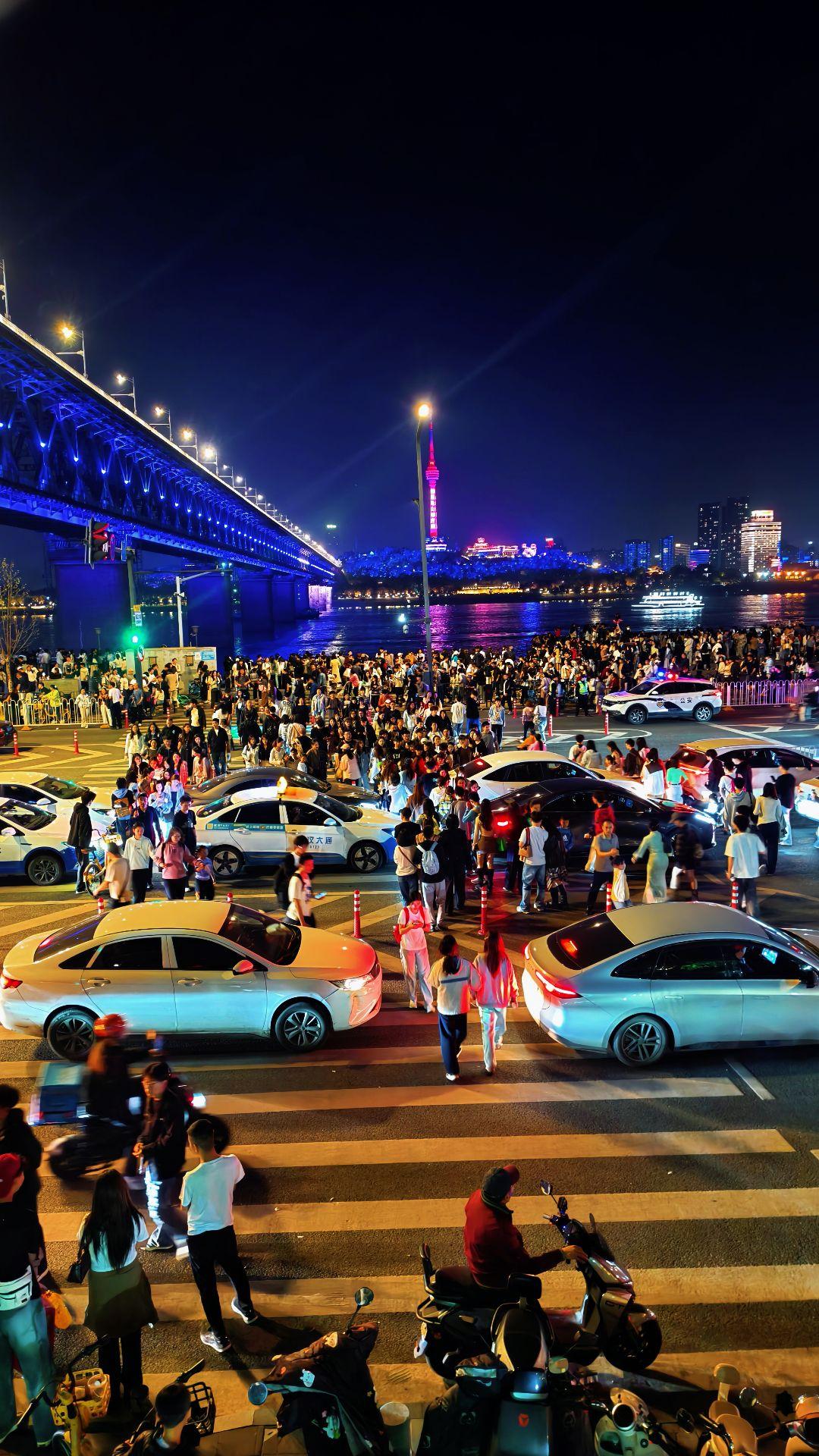 五一假期全国都来武汉旅游了， 这个十一假期你们还会来武汉吗？