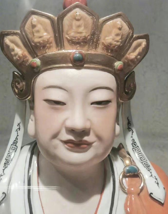 频繁上热搜，是因为：年轻人，赶紧生啊。你们要结婚，要生孩子。
年轻人：。。。。。