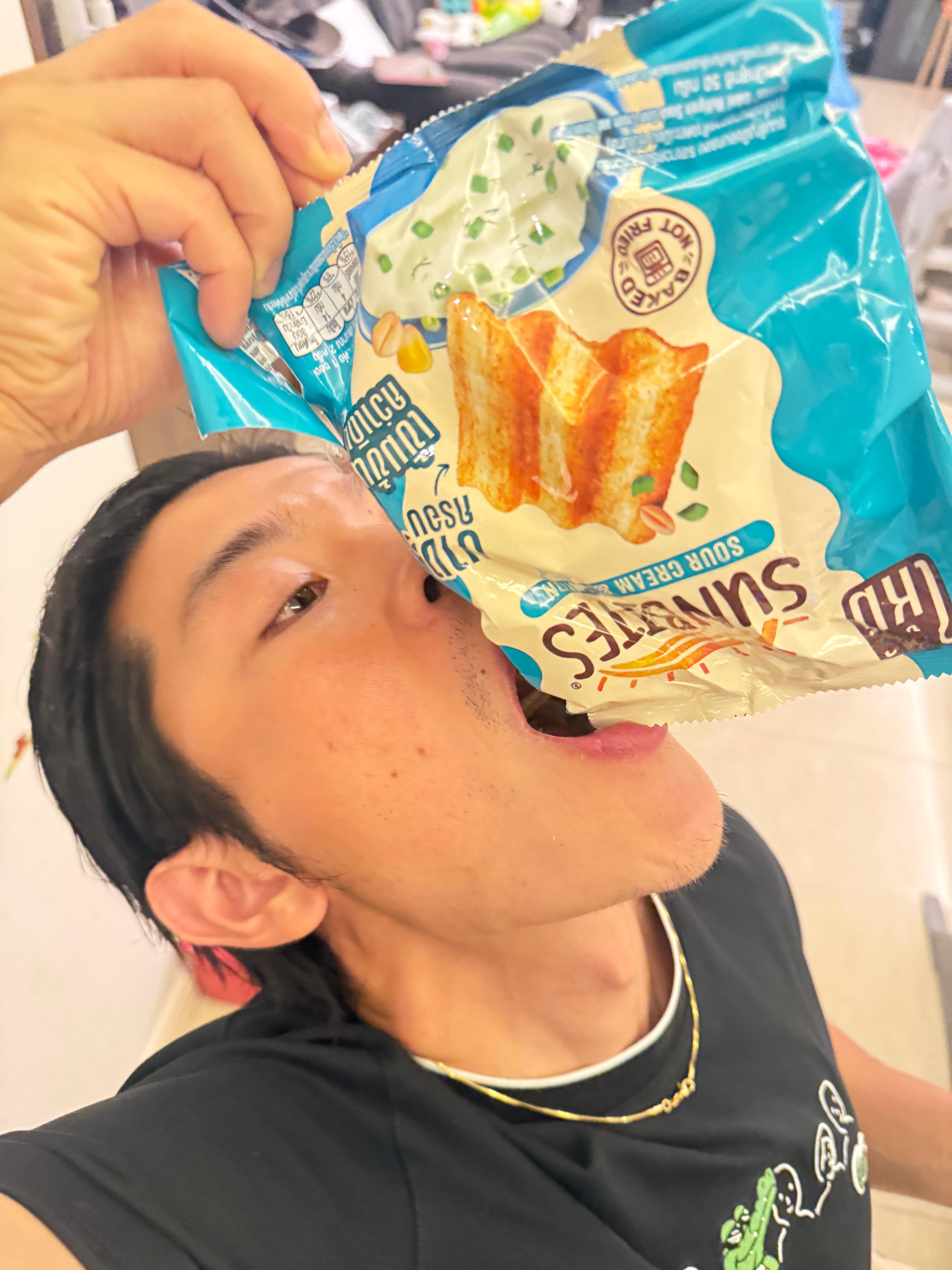 破案了我说球为啥吃什么都要把剩的那点渣让我给她倒嘴里，抠死我了 ​​​