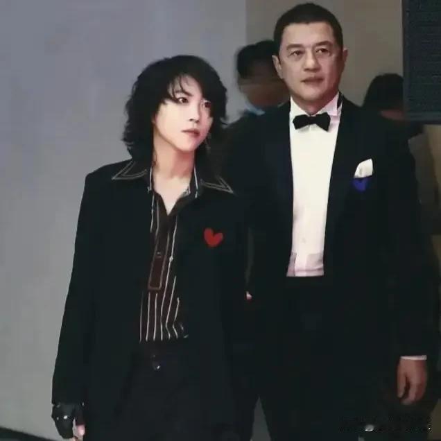 李亚鹏做商人很失败

但是他做父亲很成功

他这辈子最大的财富
就是有三个女儿！
