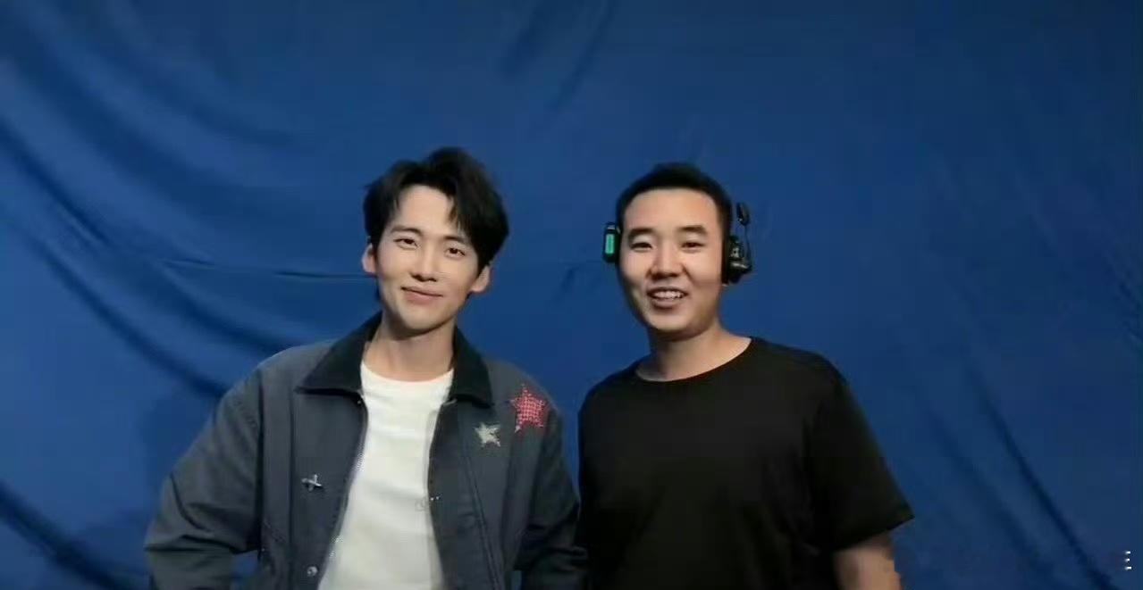 网友：以为右边是郭麒麟郭麒麟瘦到认不出