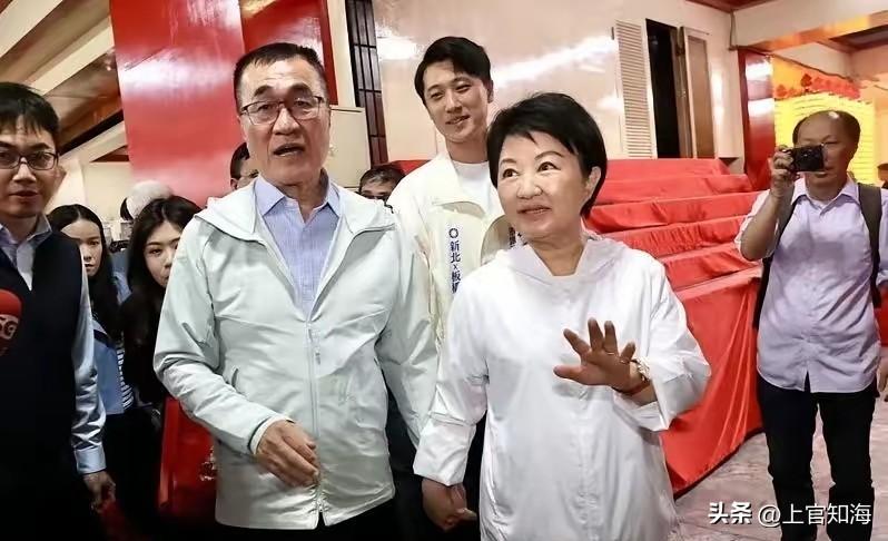 卢秀燕“借将”李四川或为提前布局，尹乃菁一语道破关键，侯友宜才是胜出的关键？目前
