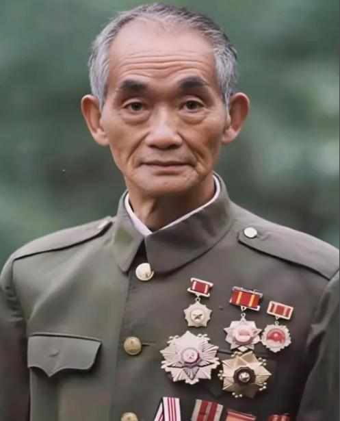 1952年，上甘岭战役中，一名新兵守阵地时，见美军冲来十分慌乱，忽然瞥见敌指挥官