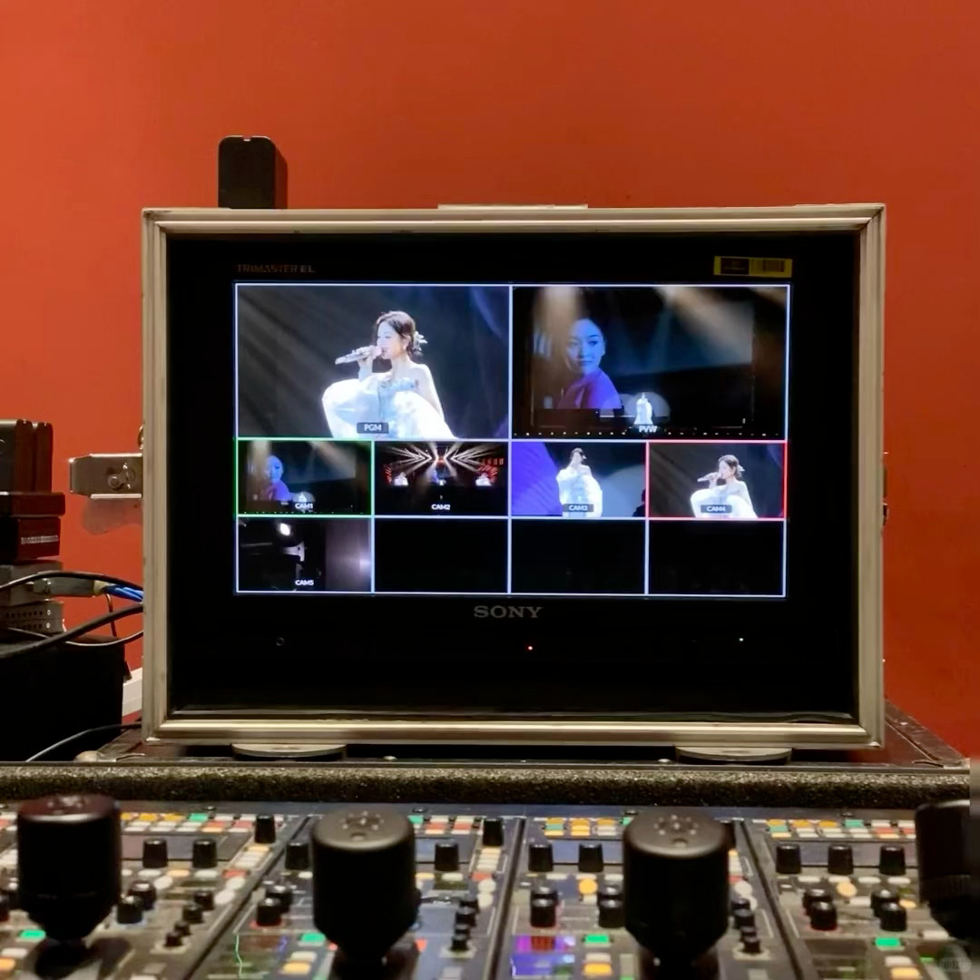 吴宣仪wxy吴宣仪931演唱会成都站 成都演唱会吴宣仪相关的两张live图​​​