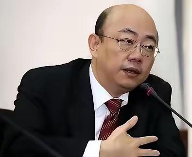 近日，台湾时事评论员郭正亮说：我发现同样是外国军舰擅闯南海，中国对日本的的态度和