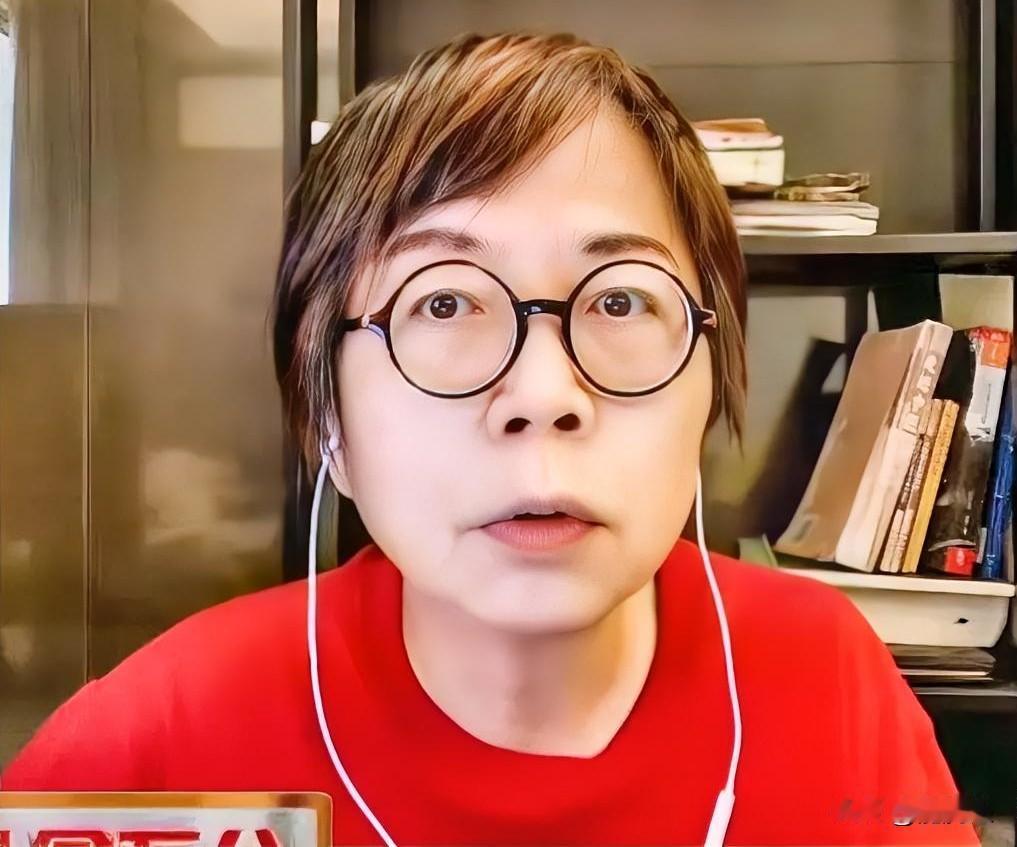 黄智贤今天在节目中，再次批评邱毅：“邱毅发的那篇文，影响多大到现在。邱毅不用求证