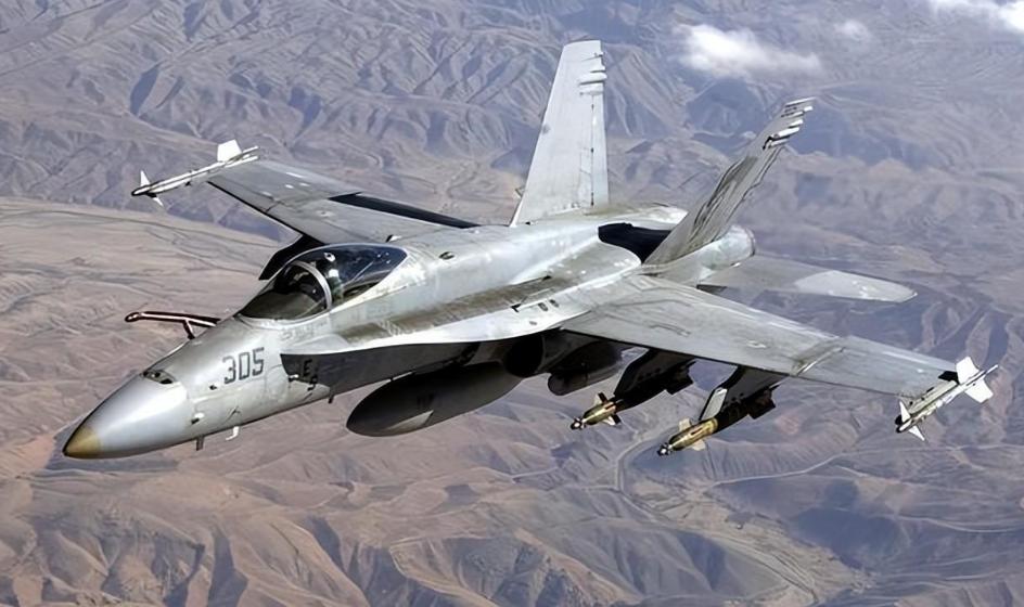 40 分钟极限挑衅！美军 F18 战机大摇大摆侵入委国领空，双方空中较劲谁都没先