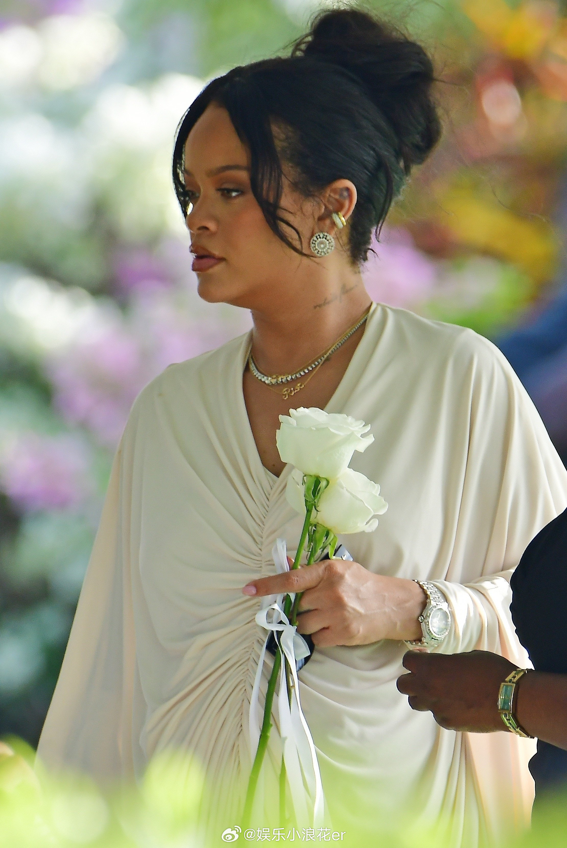 Rihanna父亲去世 Rihanna父亲去世，Rihanna现身巴巴多斯参加父