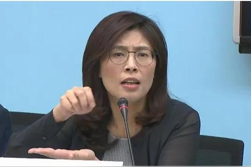 马英九这时候“病了”：是真扛不住，还是压根儿不想扛？

事情得从一桶油说起。
