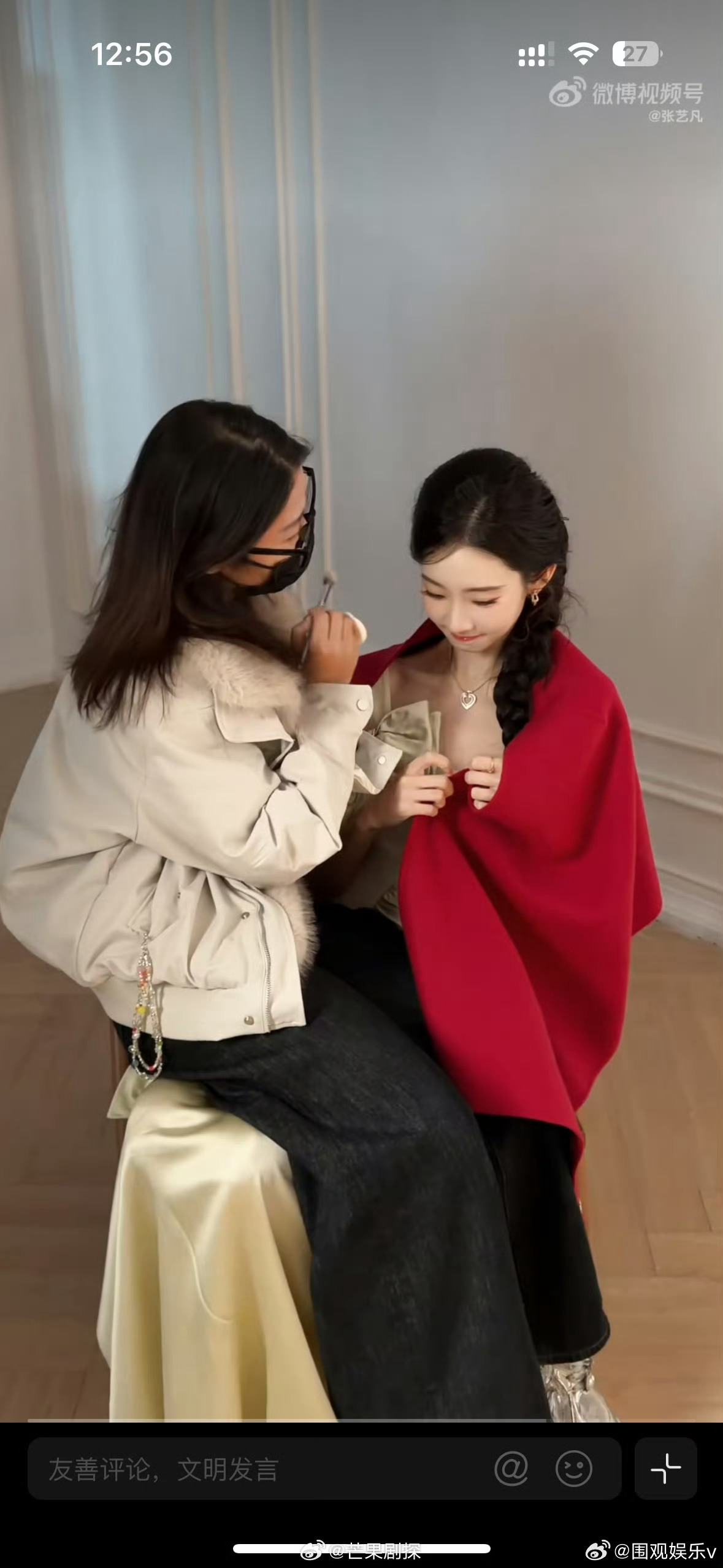 化妆师坐张艺凡腿上补妆 张艺凡窝囊式补妆  报告！坐腿上补就能和张艺凡一样好看 