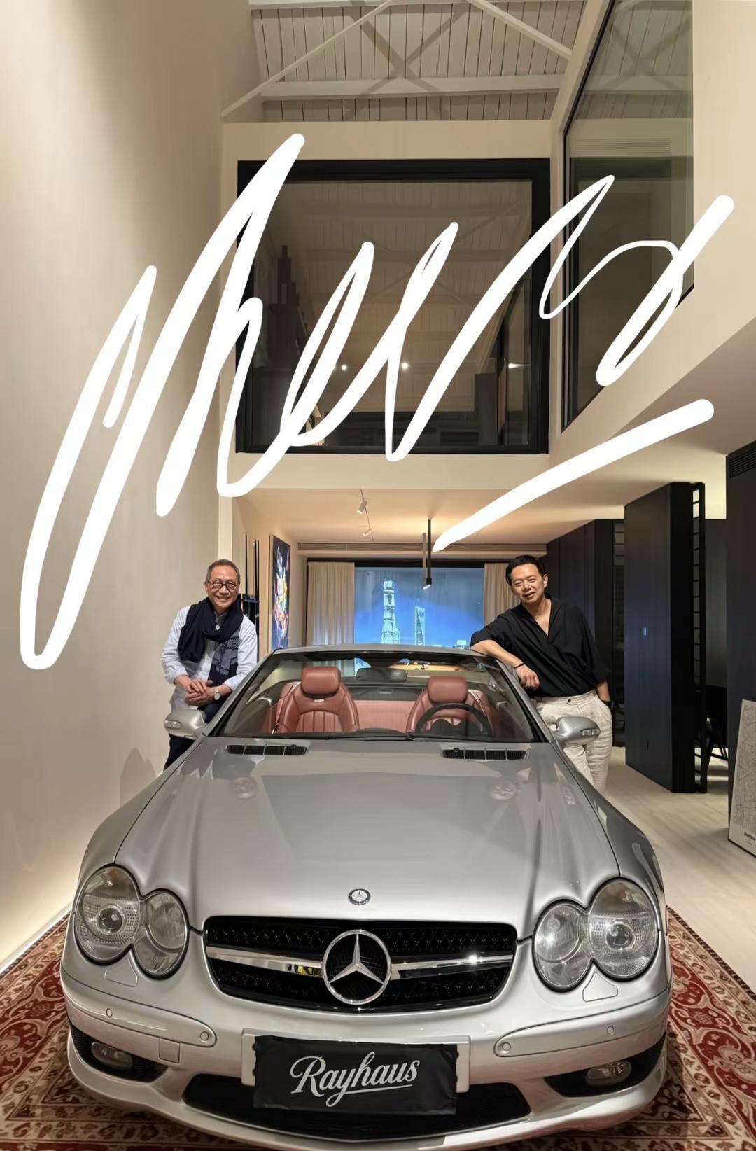坚哥亲笔签名。坚哥说在Rayhaus里签名就要在车里签classiccar Ra