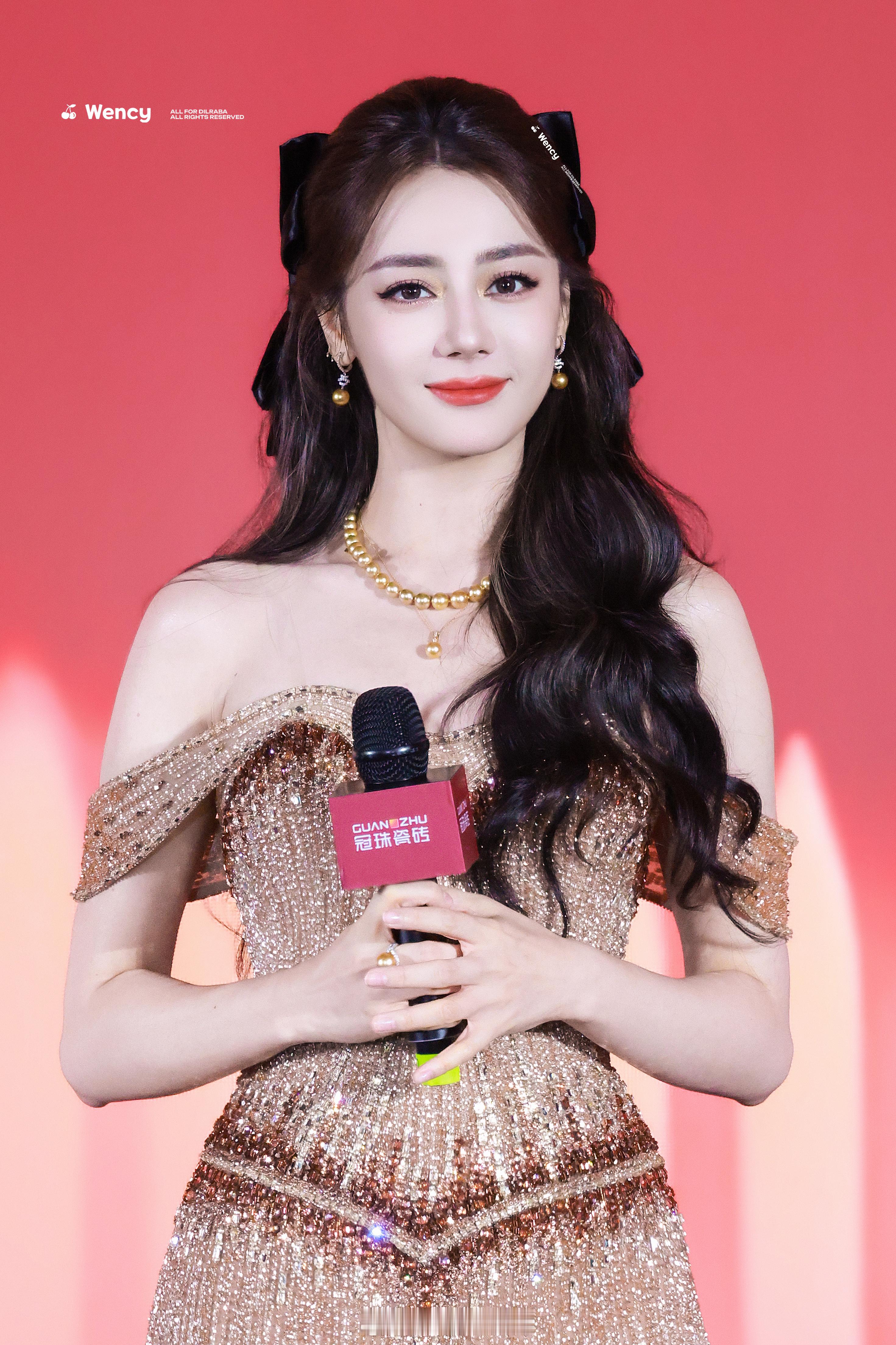 女神肤白貌美大长腿冠珠瓷砖全球品牌代言人迪丽热巴迪丽热巴猫猫大王