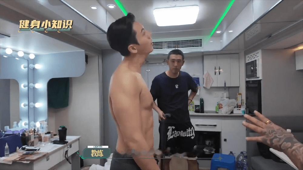 陈伟霆张启山人生角色陈伟霆十年如一日的自律张启山之所以能成为经典角色，陈伟霆的用